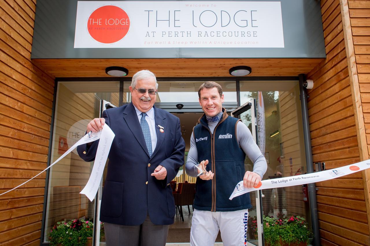 The Lodge At Perth Racecourse Exterior foto